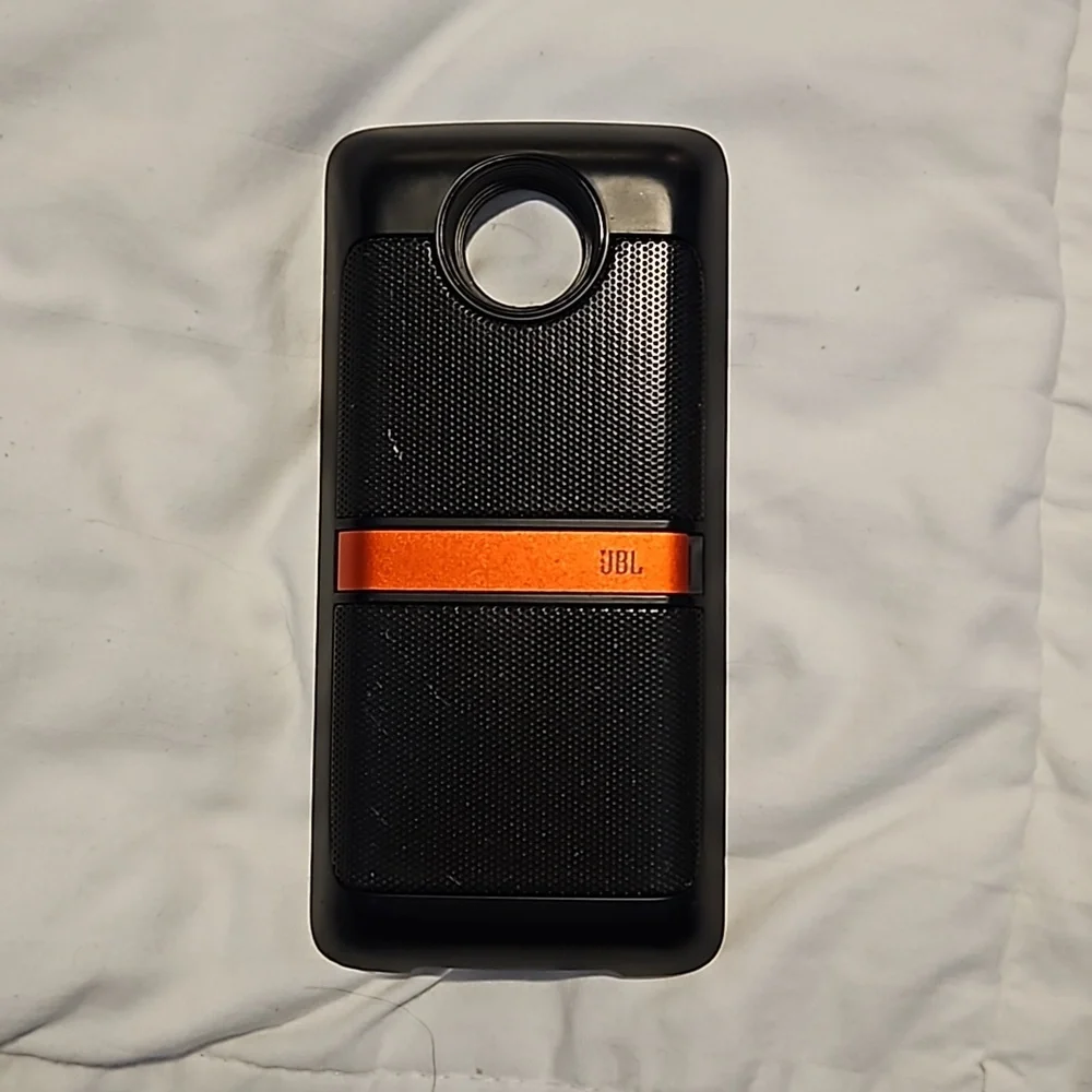 Moto Z speaker attachment